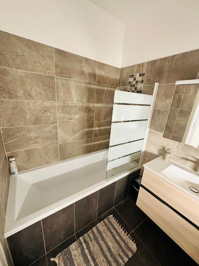 Appartement Lumineux Et Spacieux 2 Chambres Avec Parking Gratuit Dans La Rue Perpignano Esterno foto